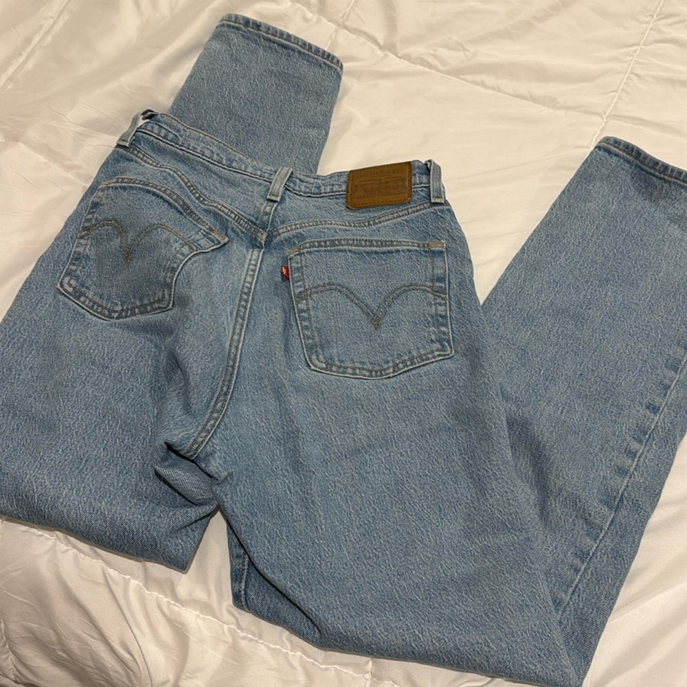Levi’s wedgie Jean